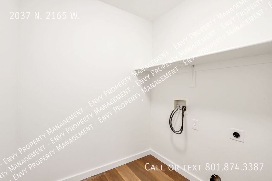 Newly Updated Pet Friendly 3 Bed - 2 Bath Home in Clinton - Fully Fenced Yard - Available on Nov 10th! property image