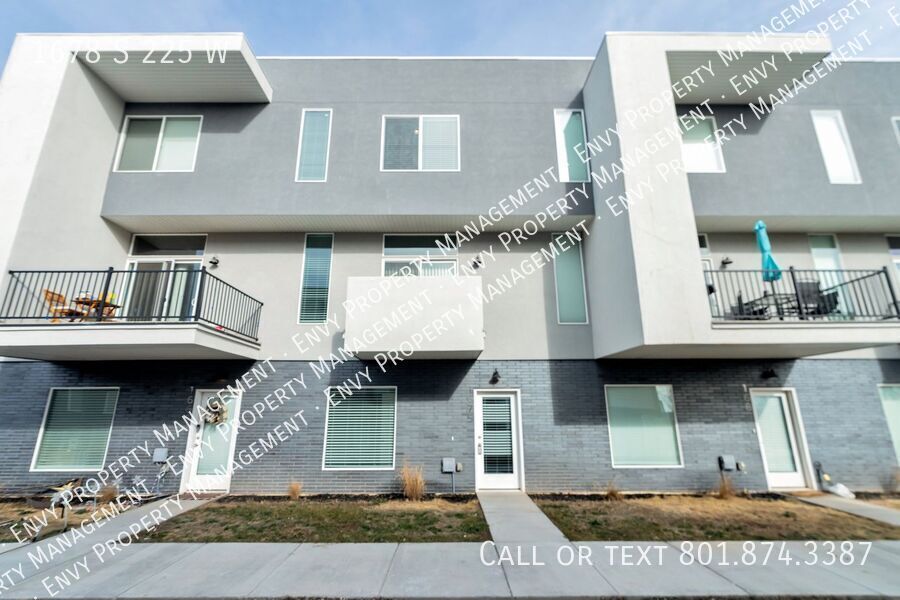 Spacious 4 Bed, 3 Bath Pet-Friendly Home with Central Air & Modern Features! - Available NOW! property image