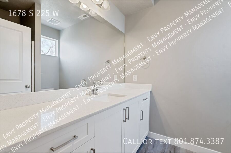 Spacious 4 Bed, 3 Bath Pet-Friendly Home with Central Air & Modern Features! - Available NOW! property image