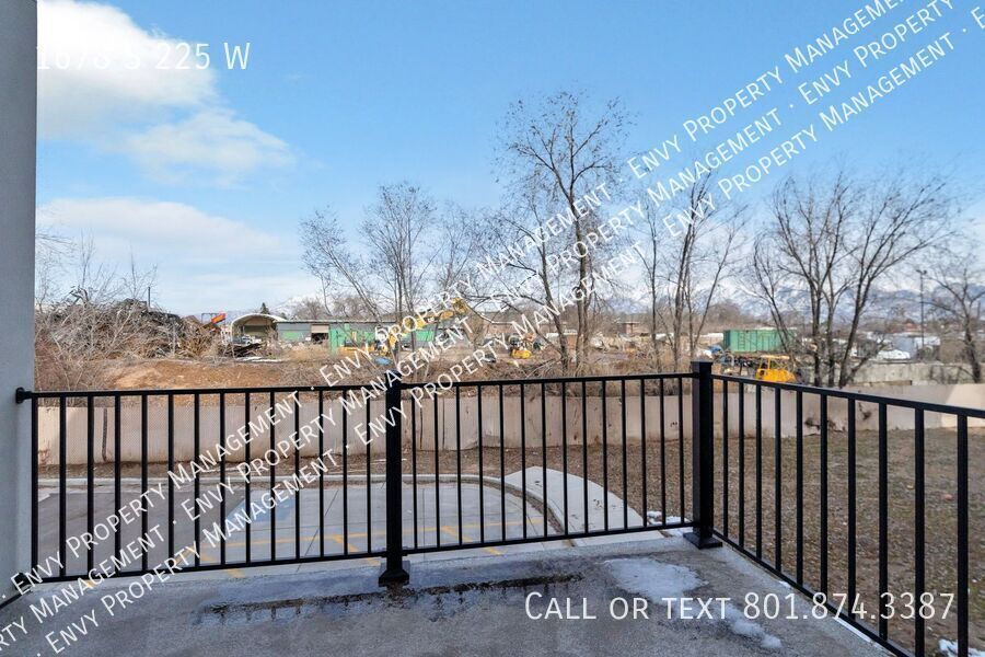 Spacious 4 Bed, 3 Bath Pet-Friendly Home with Central Air & Modern Features! - Available NOW! property image