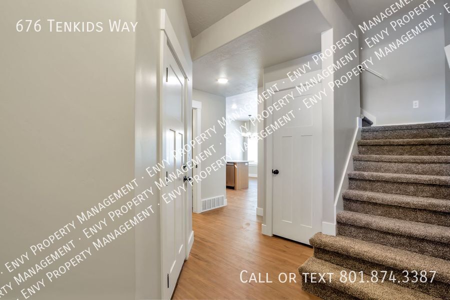 Stunning 3 Bed - 2.5 Bath Townhome in Amazing Layton Location! Available on Nov 10th! property image