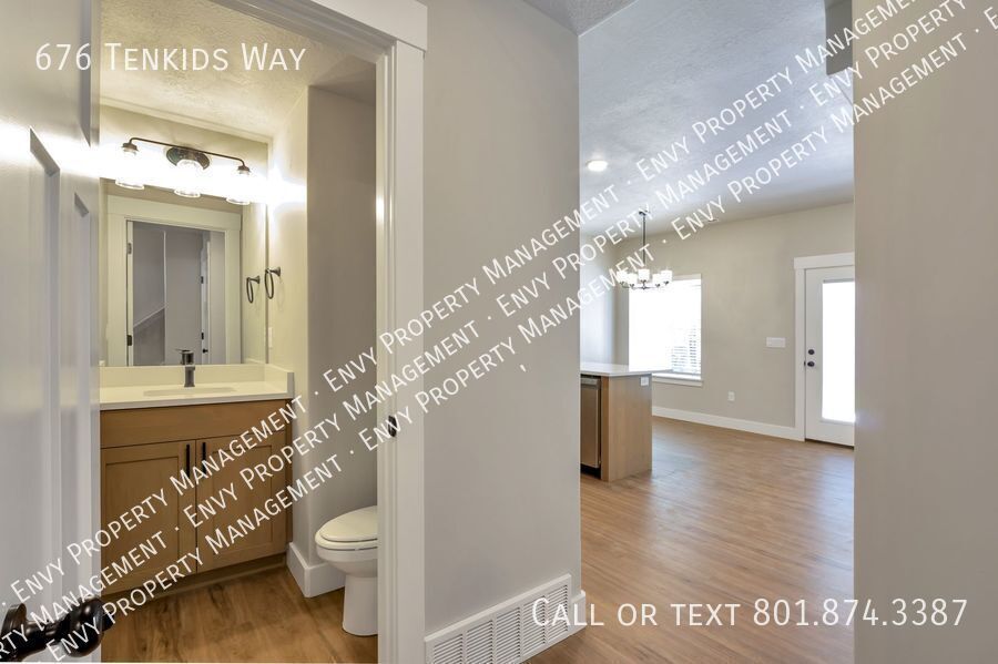 Stunning 3 Bed - 2.5 Bath Townhome in Amazing Layton Location! Available on Nov 10th! property image