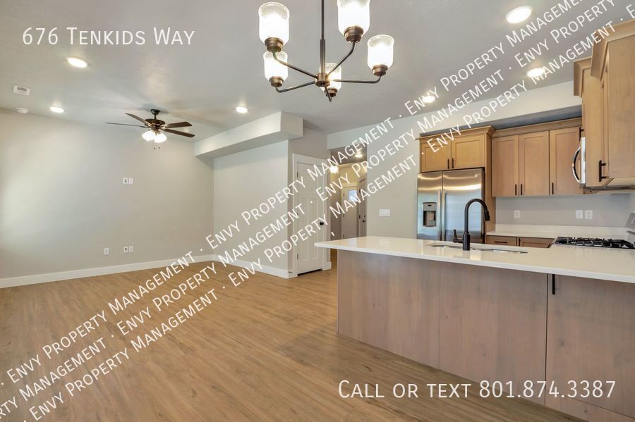 Stunning 3 Bed - 2.5 Bath Townhome in Amazing Layton Location! Available on Nov 10th! property image