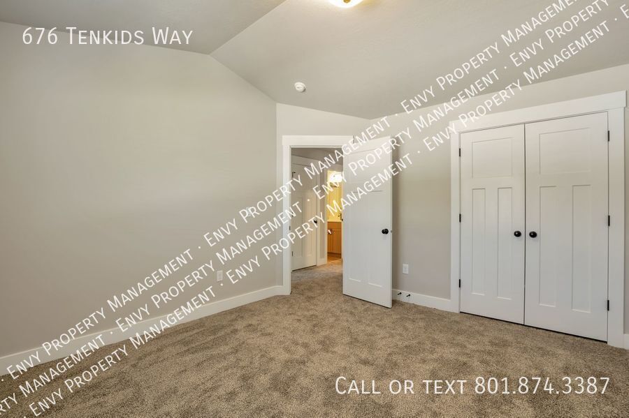 Stunning 3 Bed - 2.5 Bath Townhome in Amazing Layton Location! Available on Nov 10th! property image