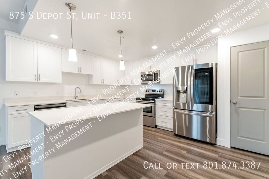 Stunning, 3 Bed - 2 Bath Pet-Friendly Home at West Square - Available NOW! property image