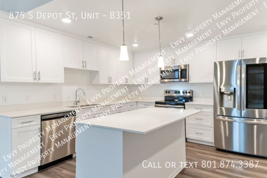 Stunning, 3 Bed - 2 Bath Pet-Friendly Home at West Square - Available NOW! property image