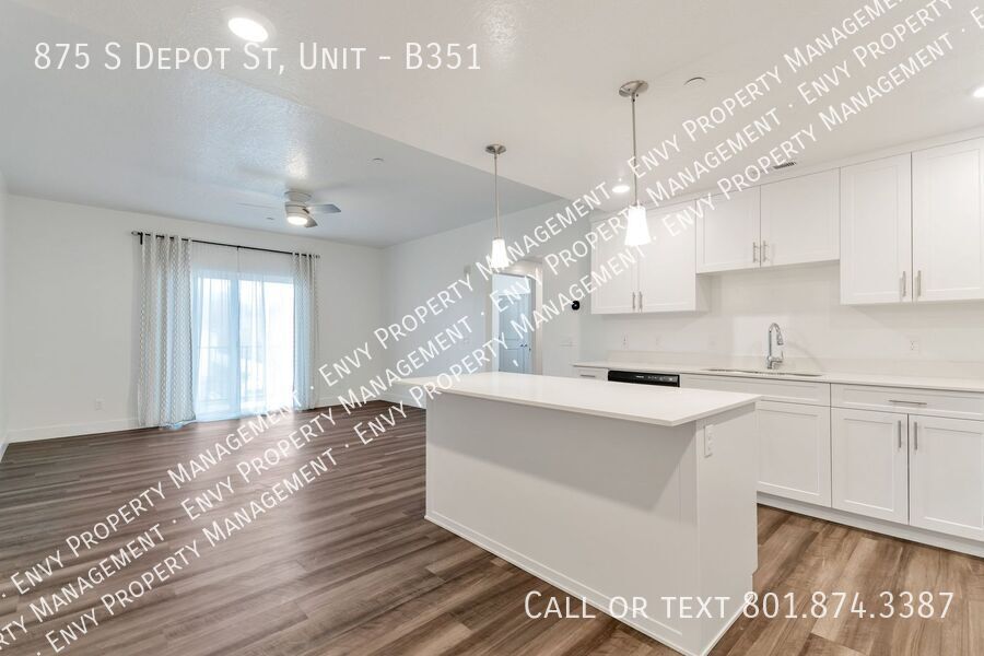 Stunning, 3 Bed - 2 Bath Pet-Friendly Home at West Square - Available NOW! property image