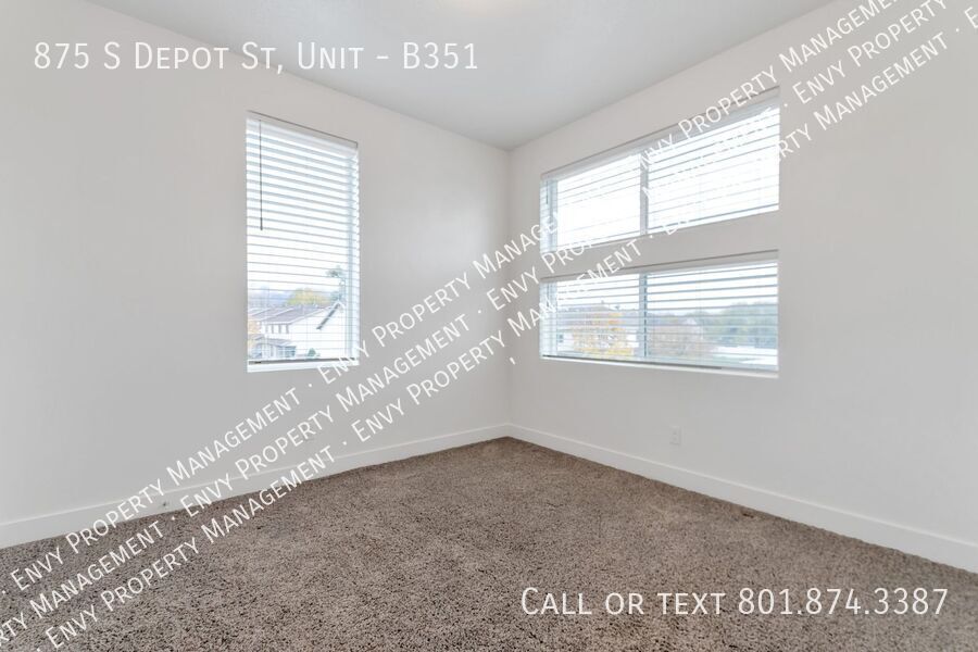 Stunning, 3 Bed - 2 Bath Pet-Friendly Home at West Square - Available NOW! property image