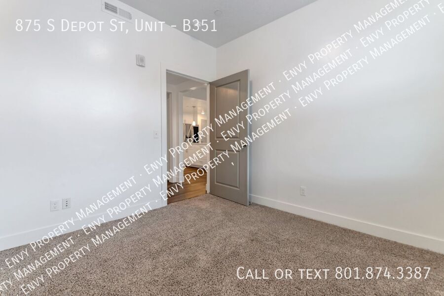 Stunning, 3 Bed - 2 Bath Pet-Friendly Home at West Square - Available NOW! property image