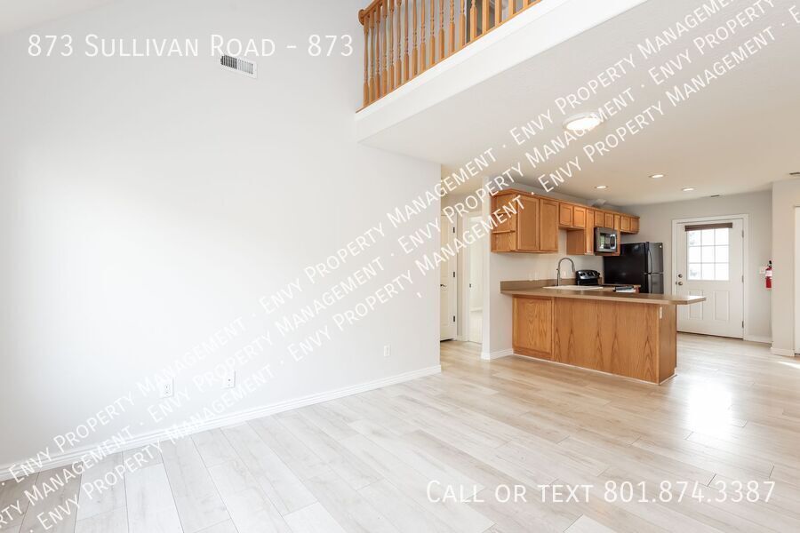 Modern 3 Bed, 3 Bath Pet-Friendly Home with Central Air & Stylish Finishes! - Available NOW! property image