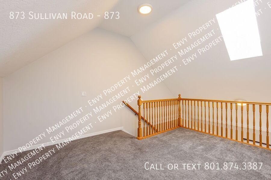 Modern 3 Bed, 3 Bath Pet-Friendly Home with Central Air & Stylish Finishes! - Available NOW! property image