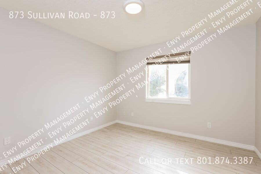 Modern 3 Bed, 3 Bath Pet-Friendly Home with Central Air & Stylish Finishes! - Available NOW! property image