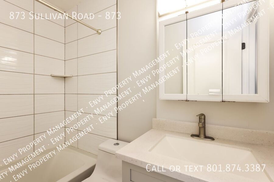 Modern 3 Bed, 3 Bath Pet-Friendly Home with Central Air & Stylish Finishes! - Available NOW! property image