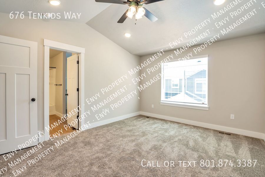Stunning 3 Bed - 2.5 Bath Townhome in Amazing Layton Location! Available on NOW! property image