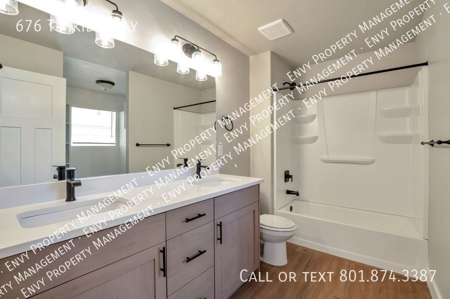 Stunning 3 Bed - 2.5 Bath Townhome in Amazing Layton Location! Available on NOW! property image