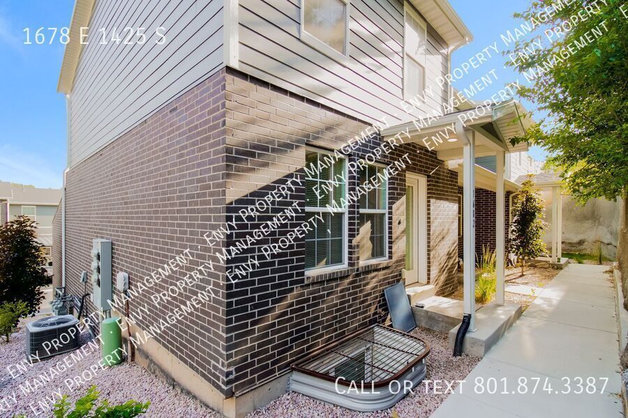 Spacious 3 Bed, 2.5 Bath Pet-Friendly Home with Central Air & 2-Car Garage! - Available on NOW! property image