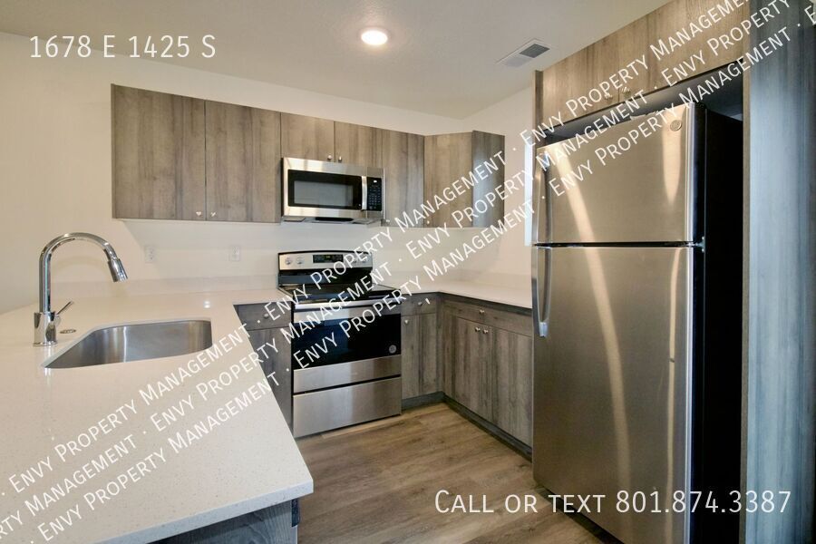 Spacious 3 Bed, 2.5 Bath Pet-Friendly Home with Central Air & 2-Car Garage! - Available on NOW! property image