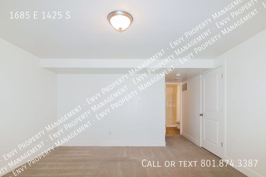 Spacious 3 Bed, 2.5 Bath Pet-Friendly Home with Central Air & Carport Parking! - Available NOW! property image