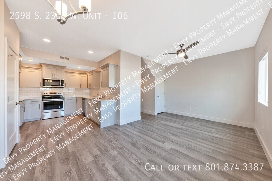 Beautiful 3 Bed, 2.5 Bath Town Home Located in the Sycamore Place Community in West Haven! Available on April 22nd! property image