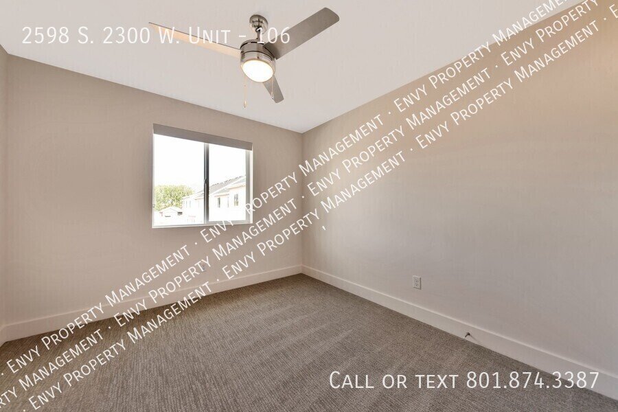 Beautiful 3 Bed, 2.5 Bath Town Home Located in the Sycamore Place Community in West Haven! Available on April 22nd! property image