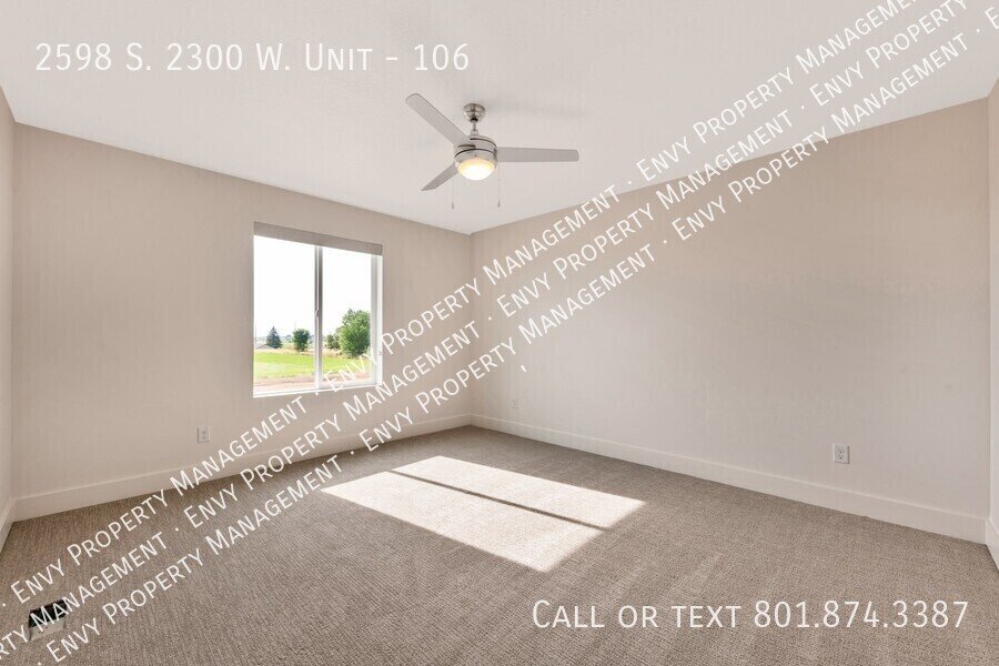 Beautiful 3 Bed, 2.5 Bath Town Home Located in the Sycamore Place Community in West Haven! Available on April 22nd! property image