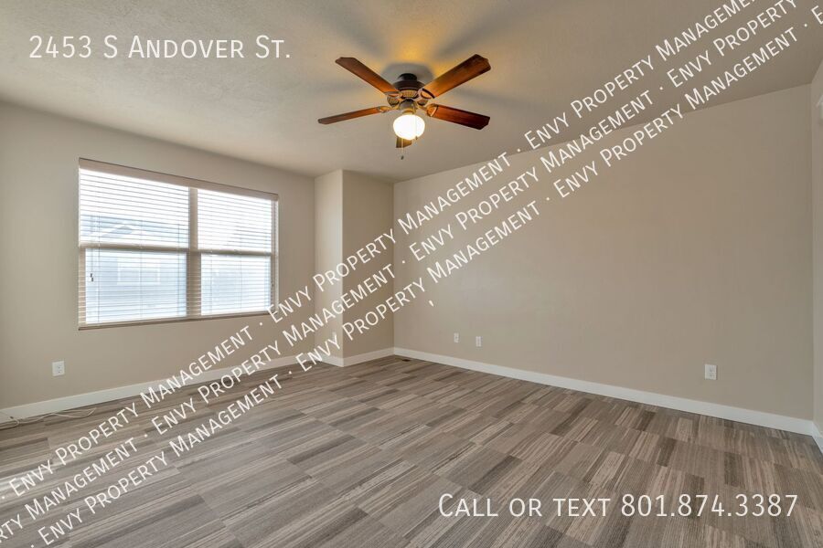 Amazing 2 Bed - 2.5 Bath Townhome in West Haven! Available NOW! property image