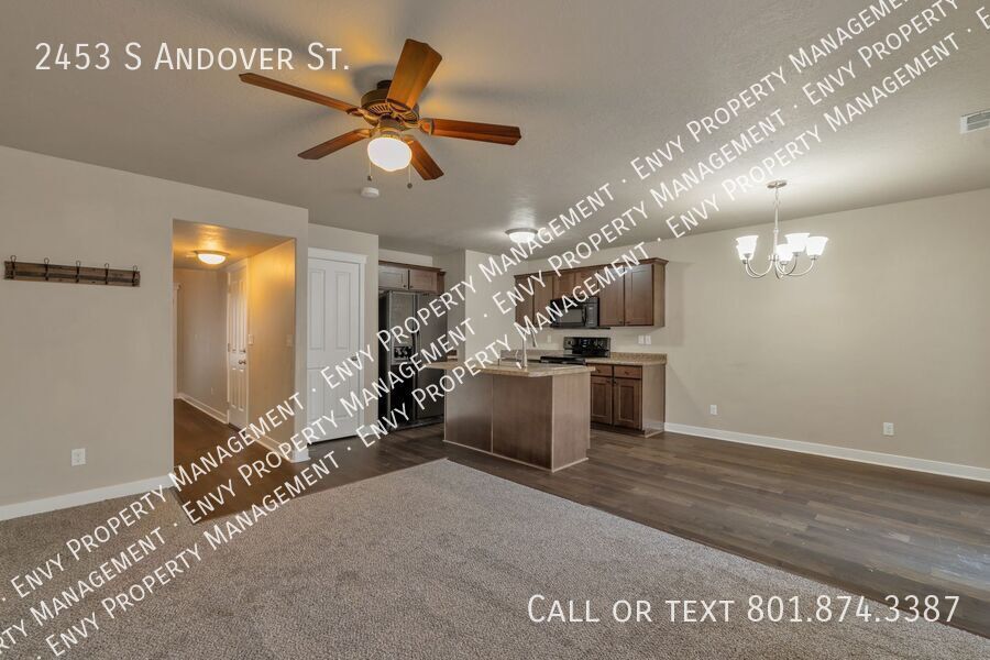 Amazing 2 Bed - 2.5 Bath Townhome in West Haven! Available NOW! property image