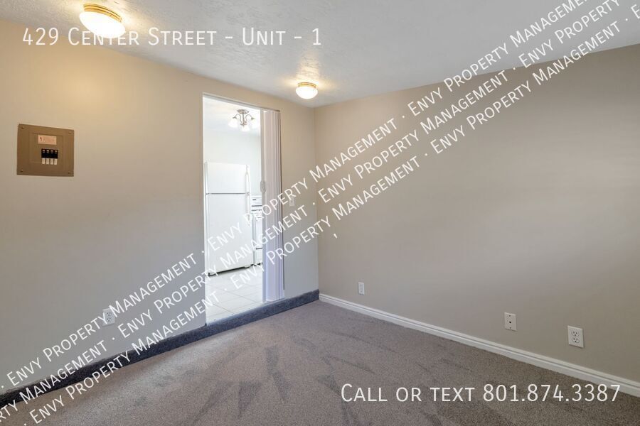 Perfect Pet Friendly 1 bed - 1 bath Unit in Great Clearfield Location! Available NOW! property image