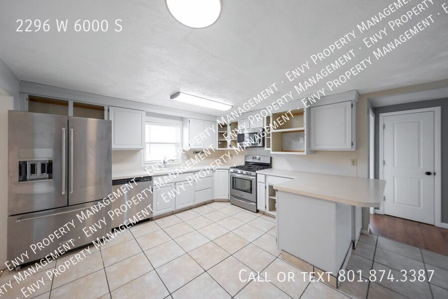 Spacious 3 Bed, 3 Bath Pet-Friendly Home with Modern Comforts! - Available on April 13th! property image