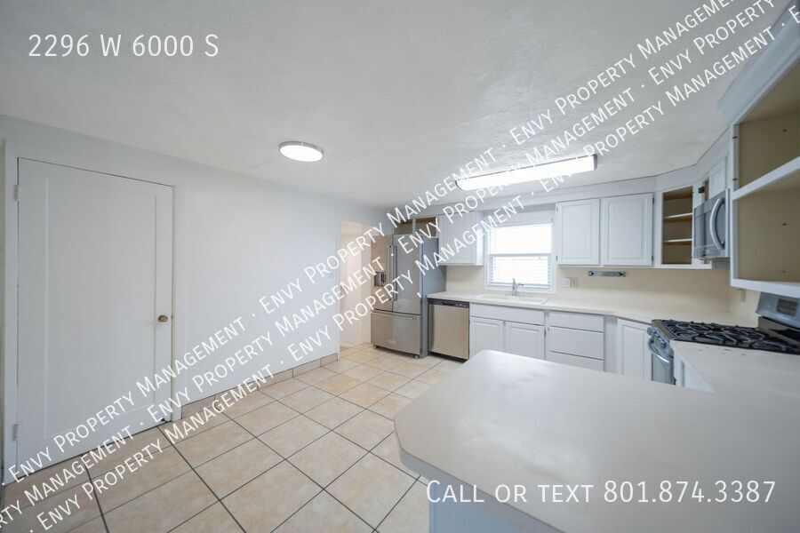 Spacious 3 Bed, 3 Bath Pet-Friendly Home with Modern Comforts! - Available on April 13th! property image