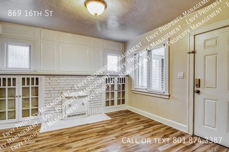 Charming 3-Bed, 1.5-Bath Home with Garage & Modern Comforts - Available NOW! property image