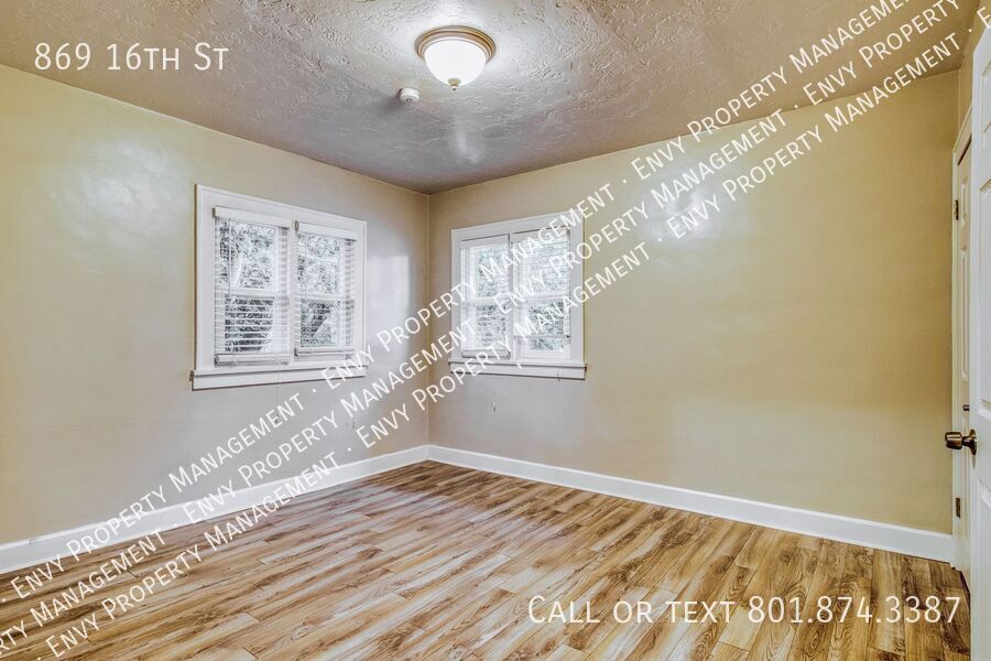 Charming 3-Bed, 1.5-Bath Home with Garage & Modern Comforts - Available NOW! property image