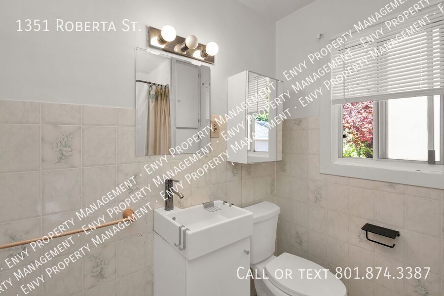 A Gardners Dream 2 Bed 1 Bath Home in Amazing SLC Location! Available on March 27th! property image