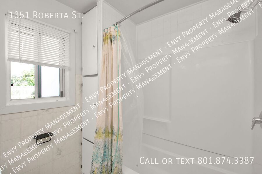 A Gardners Dream 2 Bed 1 Bath Home in Amazing SLC Location! Available on March 27th! property image