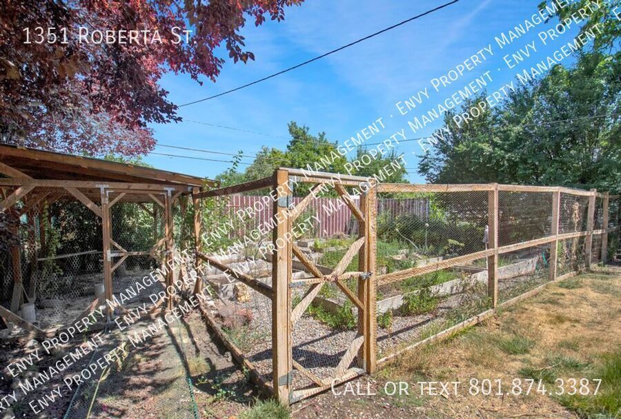 A Gardners Dream 2 Bed 1 Bath Home in Amazing SLC Location! Available on March 27th! property image