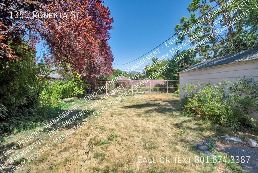 A Gardners Dream 2 Bed 1 Bath Home in Amazing SLC Location! Available on March 27th! property image