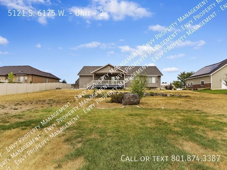 Gigantic 2 Bed - 1 Bath - Pet Friendly - Basement Unit With Enormous Back Yard, Granite Countertops! Available NOW! property image