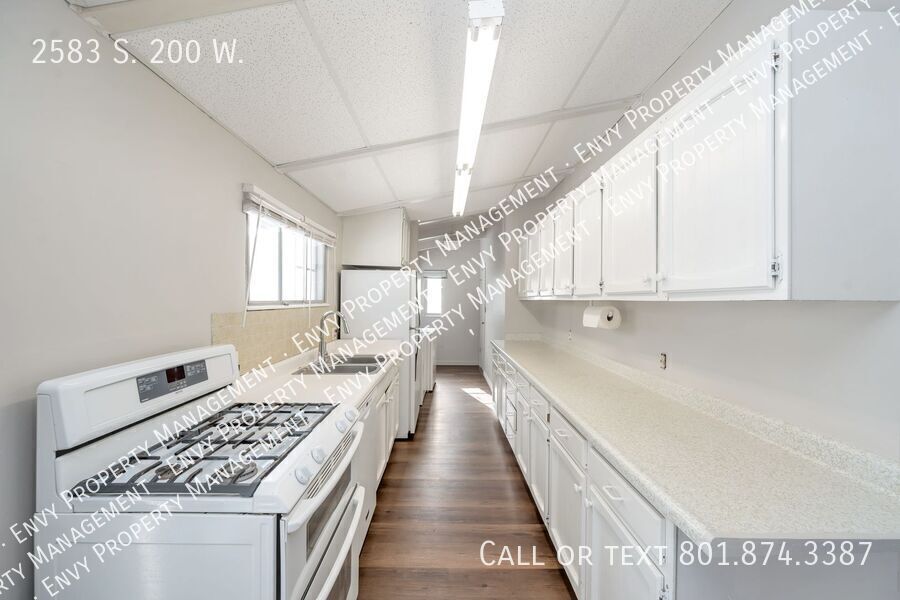 Beautiful Newly Renovated 3 Bed - 1 Bath Pet Friendly Home in Bountiful! Available on March 28th! property image