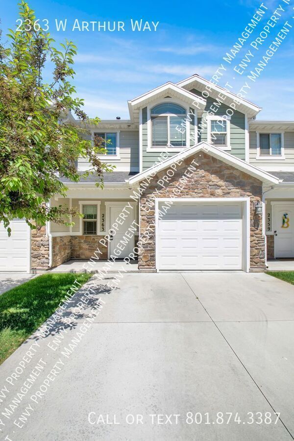 Beautiful 3 Bed, 2.5 Town Home in West Haven, Pet Friendly! Available on April 22nd! property image