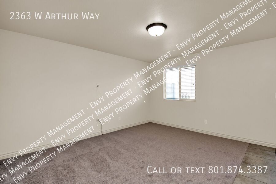 Beautiful 3 Bed, 2.5 Town Home in West Haven, Pet Friendly! Available on April 22nd! property image