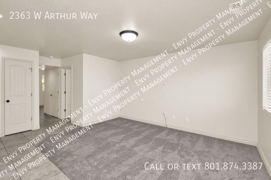 Beautiful 3 Bed, 2.5 Town Home in West Haven, Pet Friendly! Available on April 22nd! property image