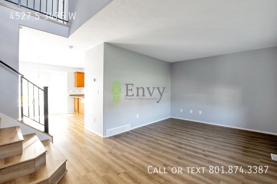 Enormous 5 Bed - 3.5 Bath Beautiful West Haven Home! Available on July 13th! property image