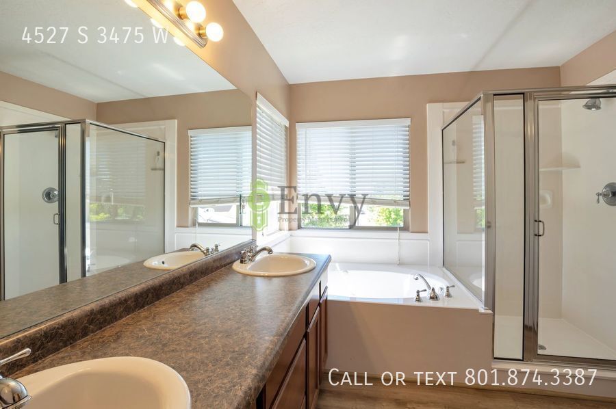 Enormous 5 Bed - 3.5 Bath Beautiful West Haven Home! Available on July 13th! property image