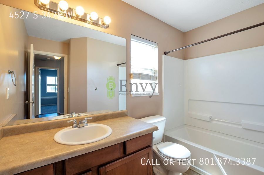 Enormous 5 Bed - 3.5 Bath Beautiful West Haven Home! Available on July 13th! property image