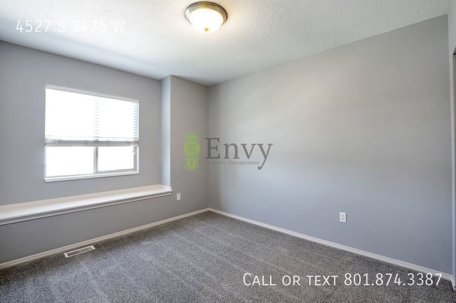 Enormous 5 Bed - 3.5 Bath Beautiful West Haven Home! Available on July 13th! property image