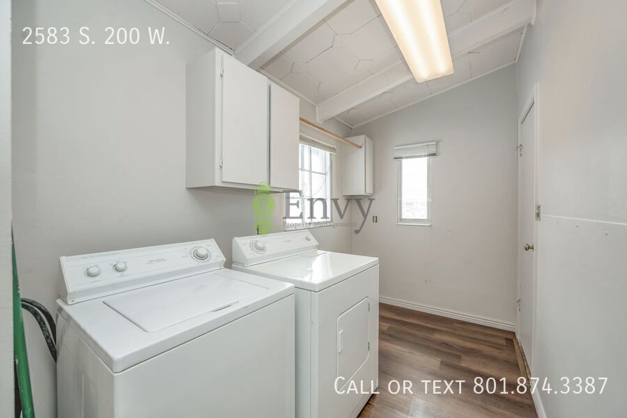Beautiful Newly Renovated - NEW CARPET - 3 Bed - 1 Bath Pet Friendly Home in Bountiful! Available NOW! property image
