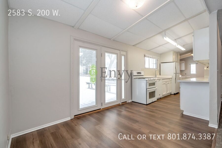 Beautiful Newly Renovated - NEW CARPET - 3 Bed - 1 Bath Pet Friendly Home in Bountiful! Available NOW! property image