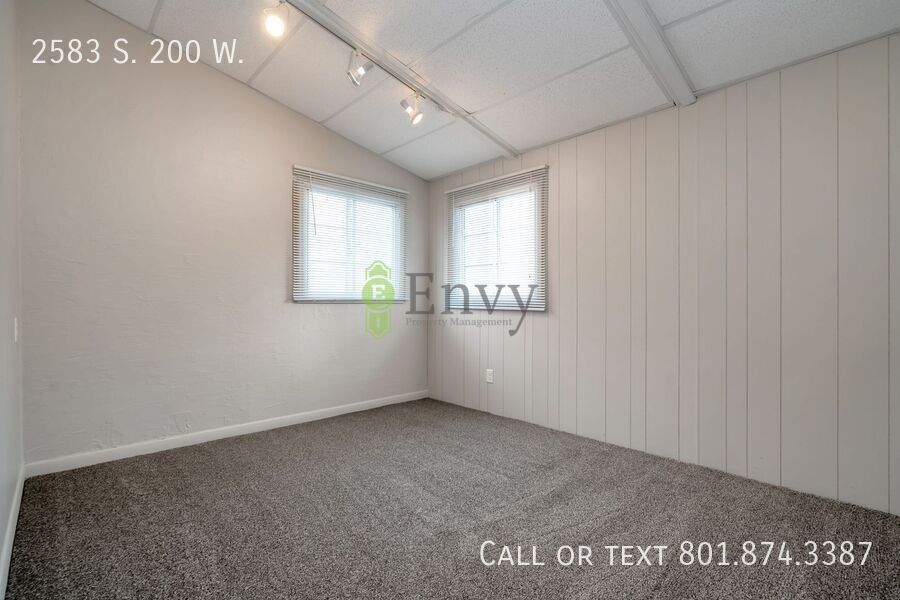 Beautiful Newly Renovated - NEW CARPET - 3 Bed - 1 Bath Pet Friendly Home in Bountiful! Available NOW! property image