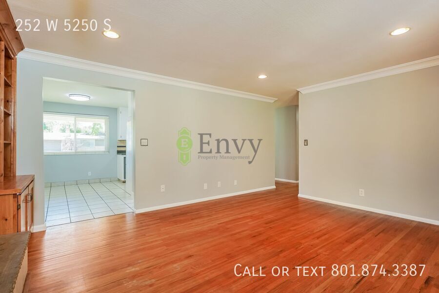Roomy 5 Bed, 2.5 Bath Pet-Friendly Home with Comfortable Living Space & Carport Parking! - Available NOW! property image