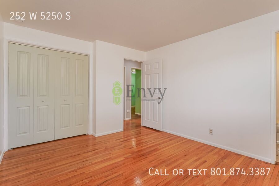 Roomy 5 Bed, 2.5 Bath Pet-Friendly Home with Comfortable Living Space & Carport Parking! - Available NOW! property image